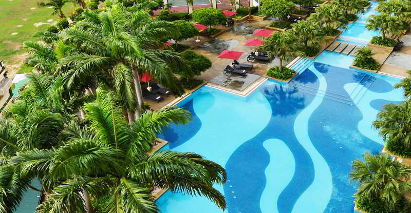 Hotel Equatorial Melaka Εξωτερικό φωτογραφία The pool at the hotel