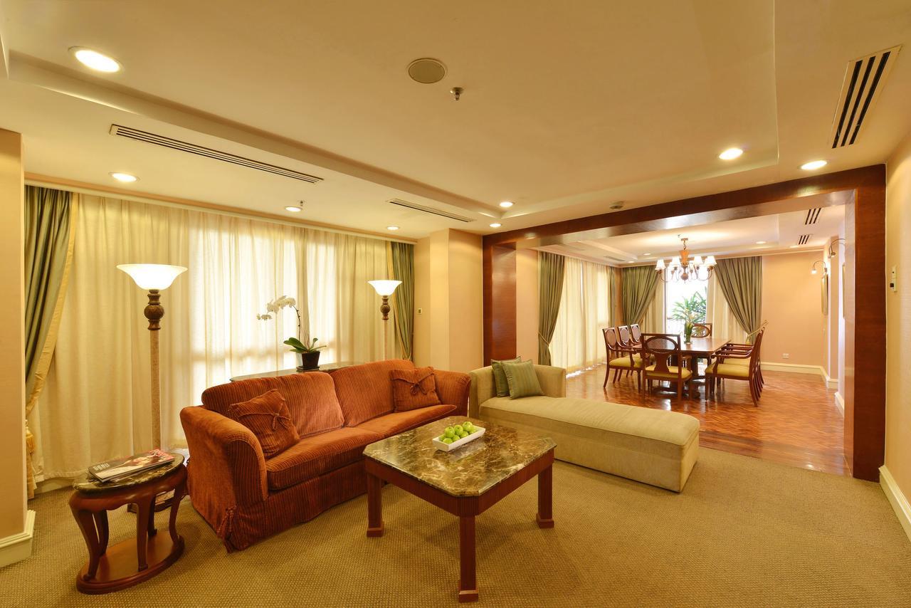 Hotel Equatorial Melaka Εξωτερικό φωτογραφία A living room in a suite at the hotel