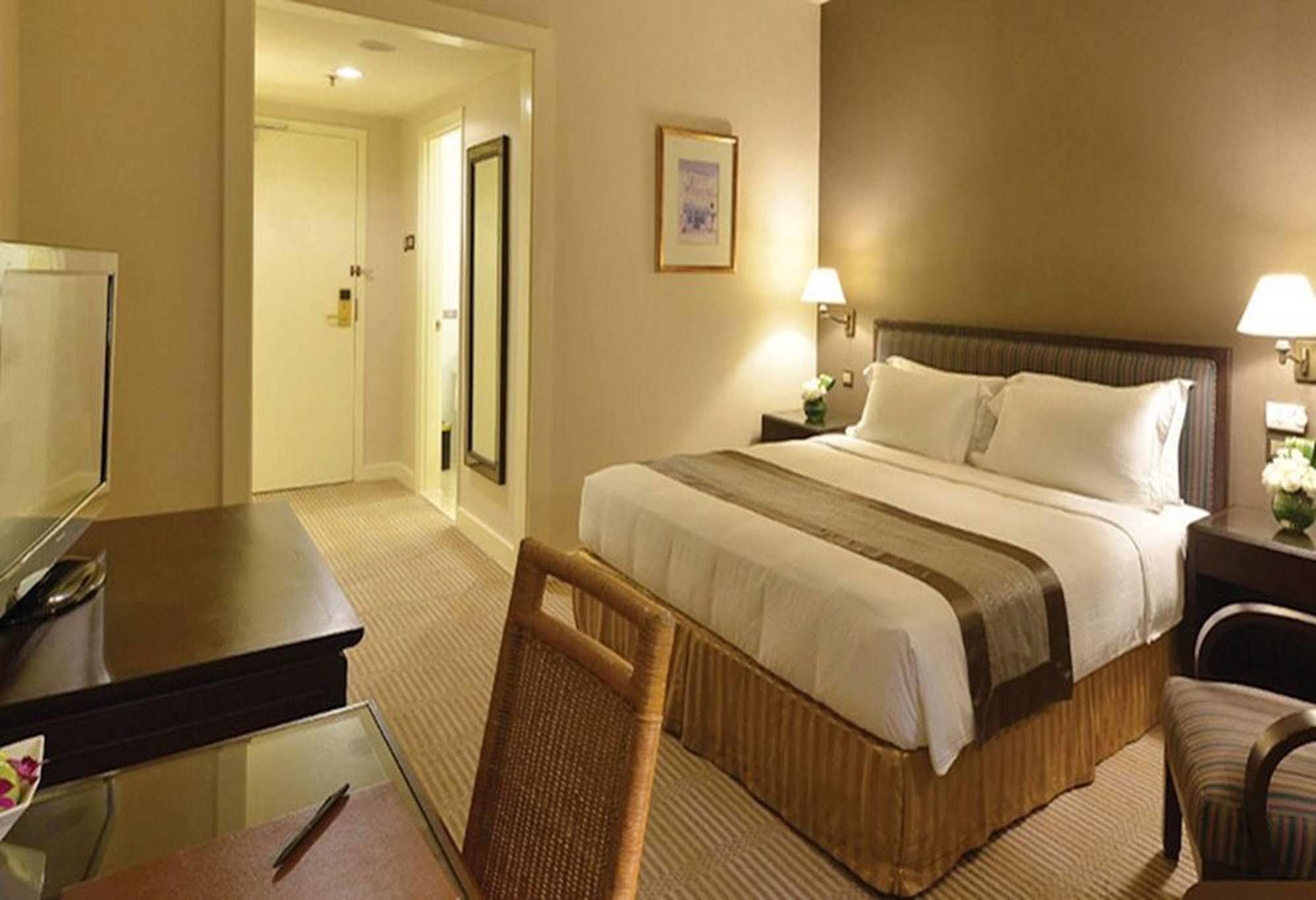 Hotel Equatorial Melaka Εξωτερικό φωτογραφία A room at the Shangri-La Hotel, Kuala Lumpur