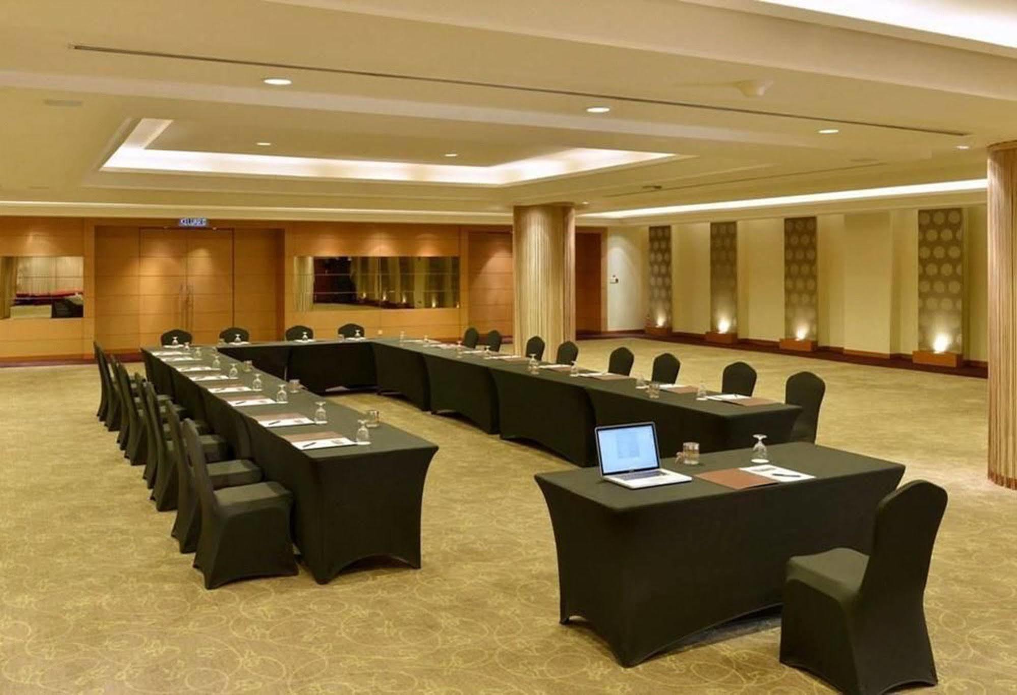 Hotel Equatorial Melaka Εξωτερικό φωτογραφία A meeting room at a hotel