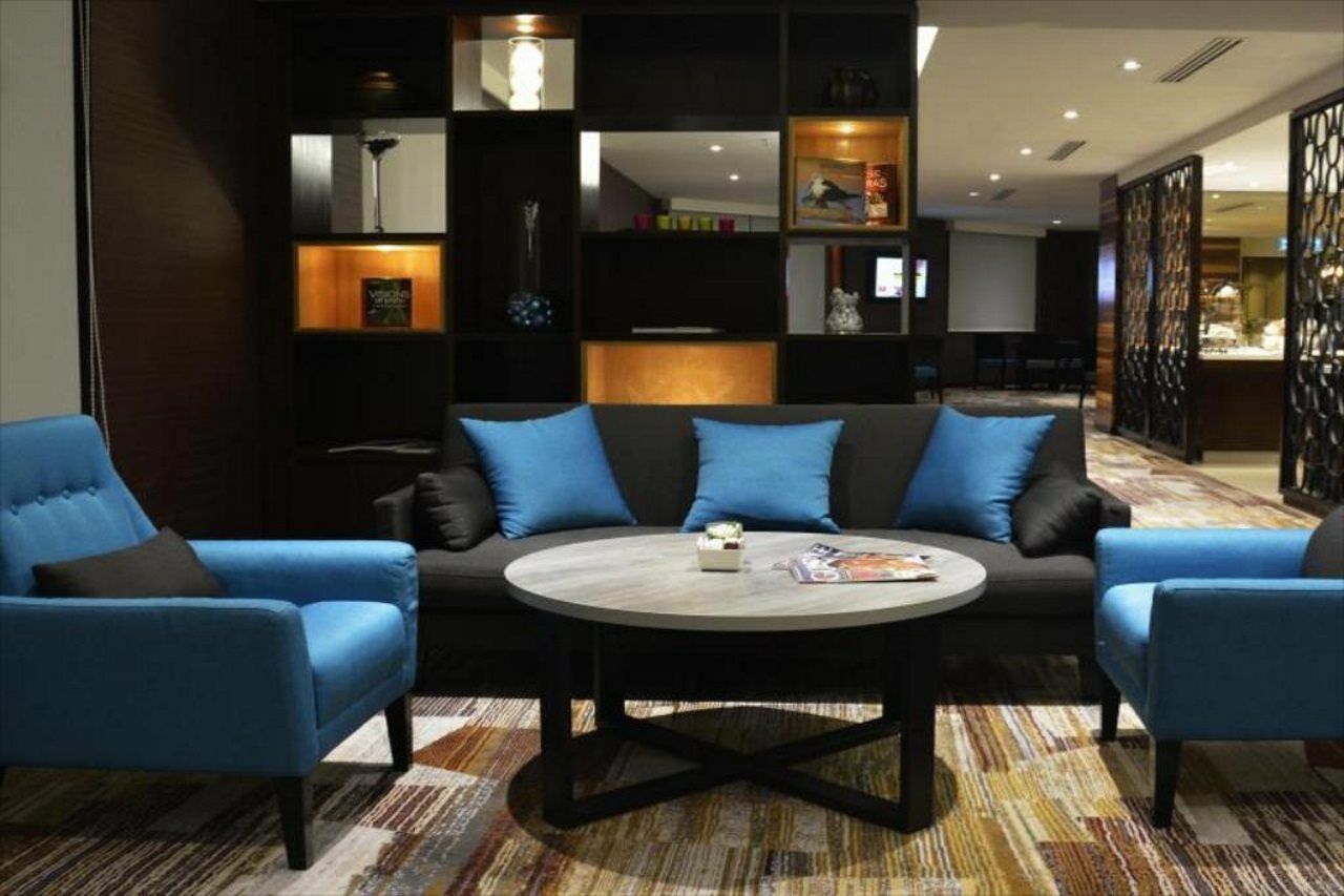 Hotel Equatorial Melaka Εξωτερικό φωτογραφία The lounge at the airport