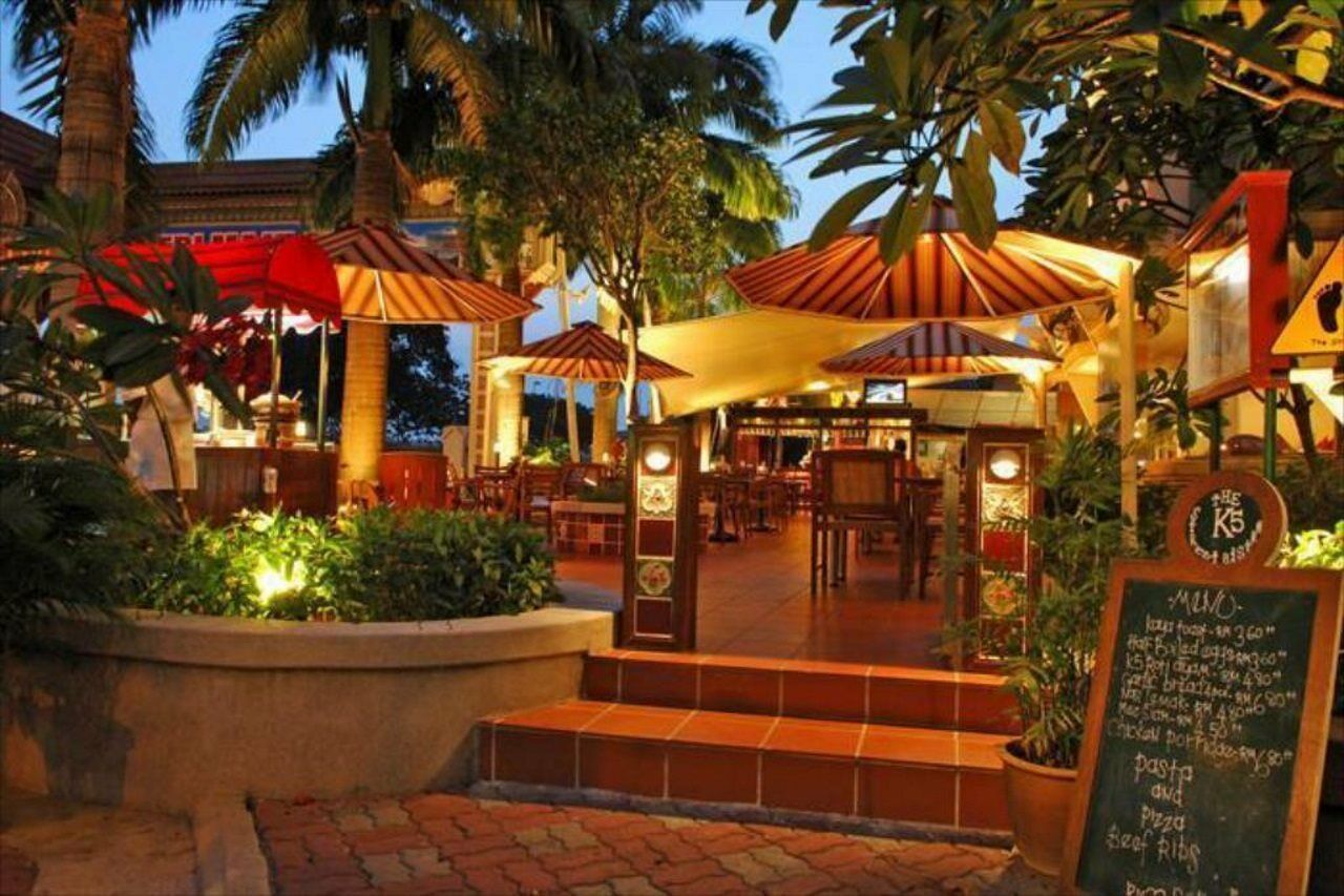 Hotel Equatorial Melaka Εξωτερικό φωτογραφία The restaurant